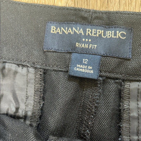 Banana Republic Black Button-Flap Shorts - Picture 4 of 8